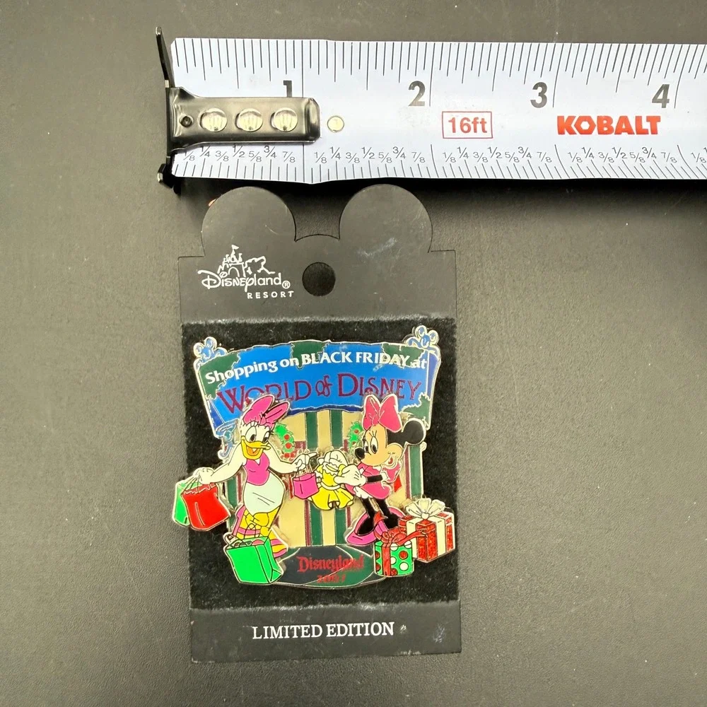 Disney Pin Disneyland Black Friday 2007 World of Disney Minnie Daisy LE 1000